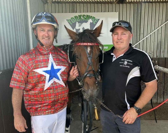 Winning driver John Caldow is with trainer Steve Cleave and his in-form square-gaiter With Aplomb (Photograph courtesy VSTA)